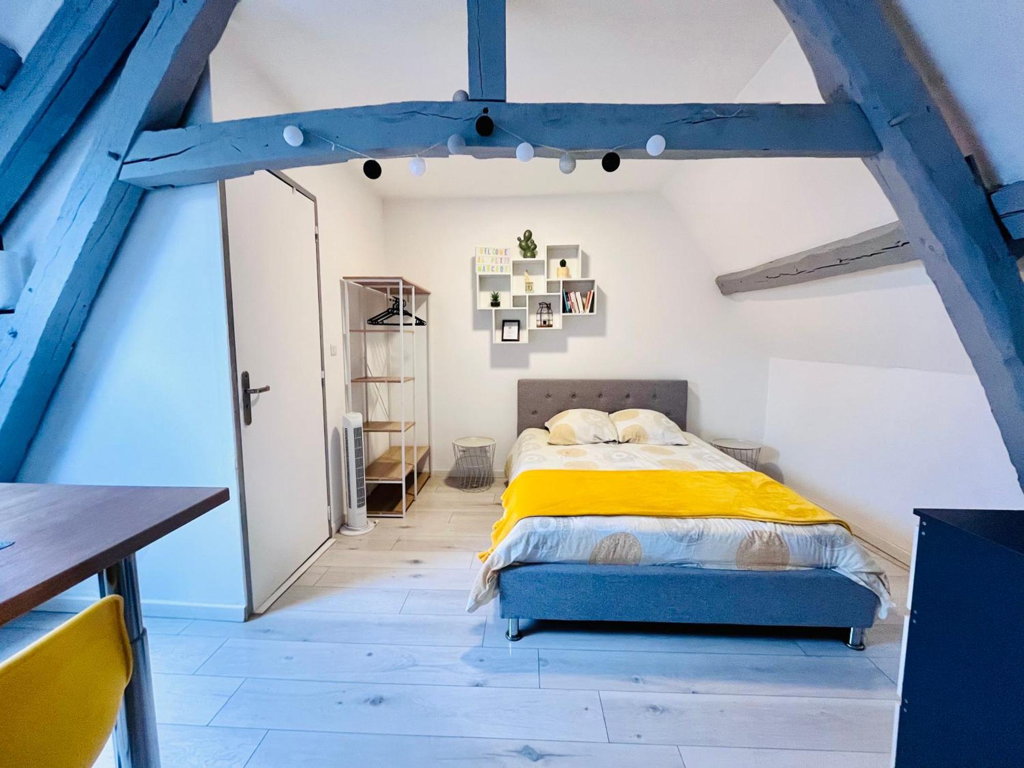 Au Petit Marcade Apartman Abbeville Kültér fotó