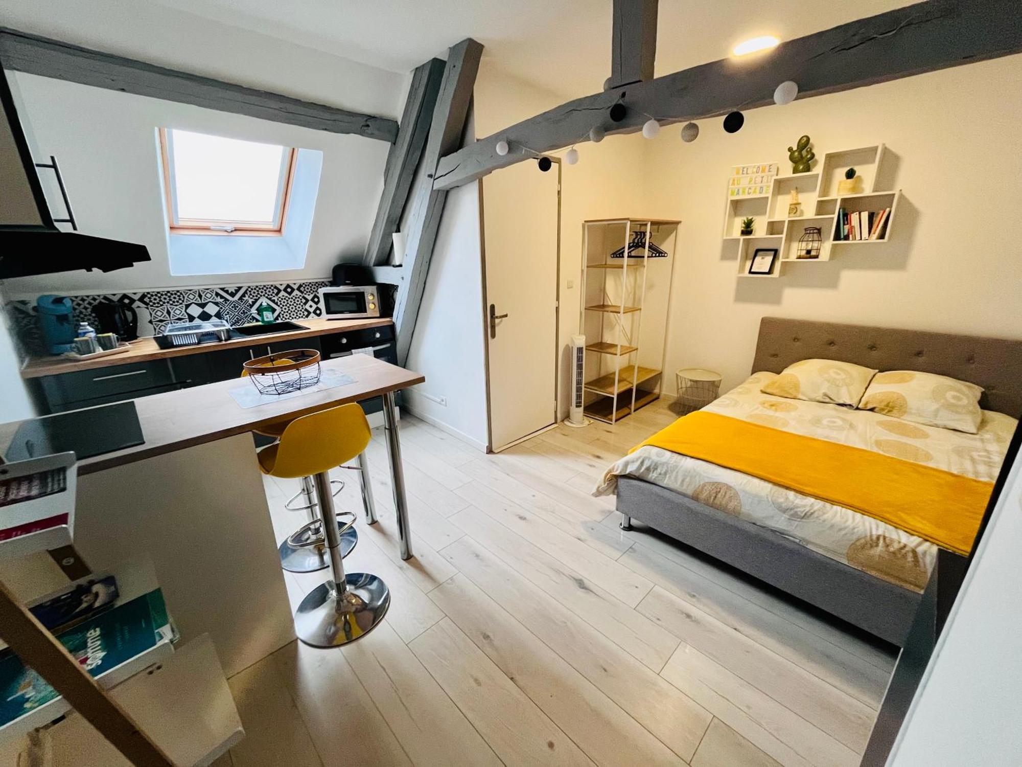 Au Petit Marcade Apartman Abbeville Kültér fotó