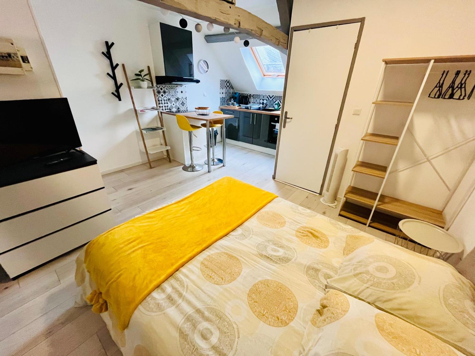 Au Petit Marcade Apartman Abbeville Kültér fotó