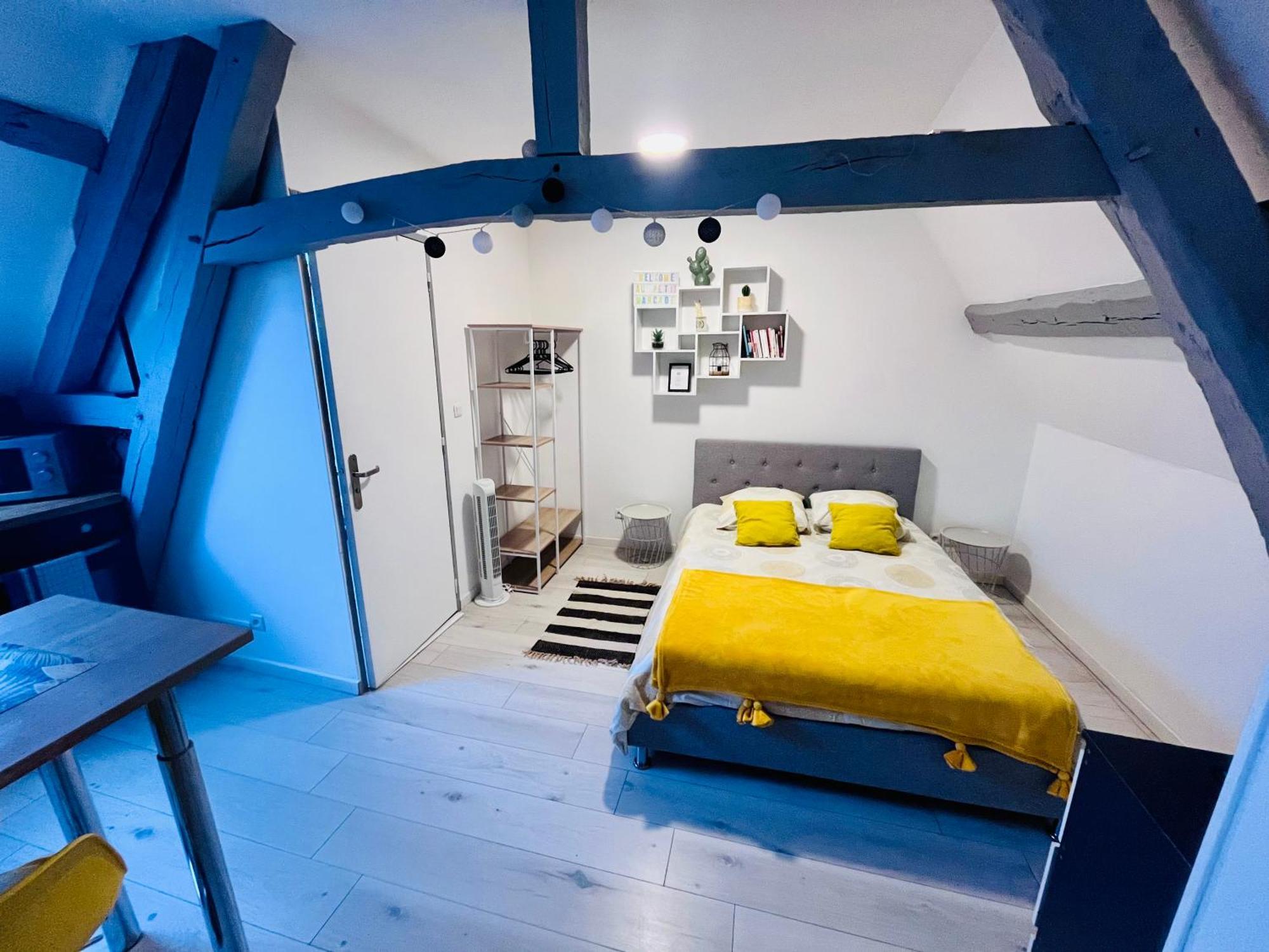 Au Petit Marcade Apartman Abbeville Kültér fotó