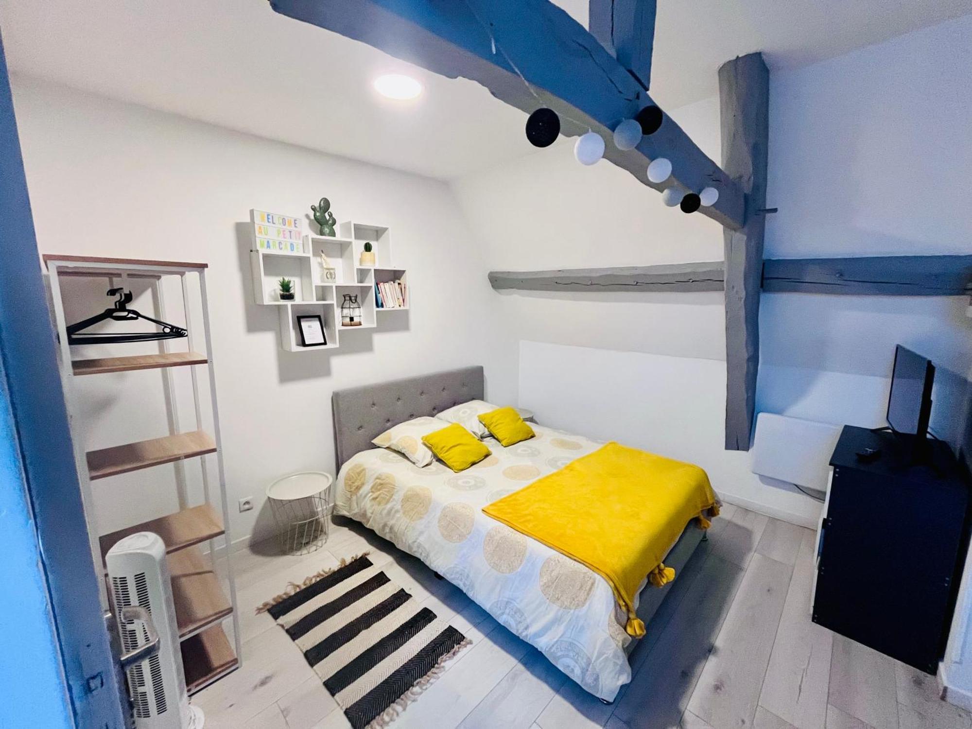 Au Petit Marcade Apartman Abbeville Kültér fotó